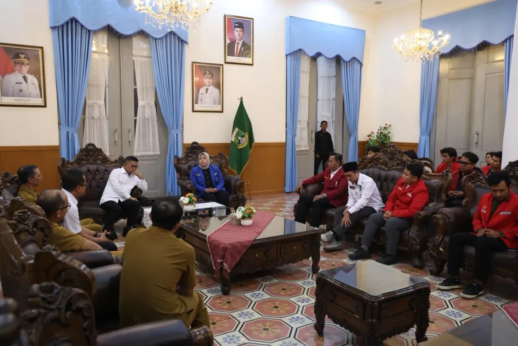 Gubernur Andra Soni Gelar Dialog Pembangunan dengan Cipayung Plus, Bahas Program Unggulan dan Keresahan Mahasiswa