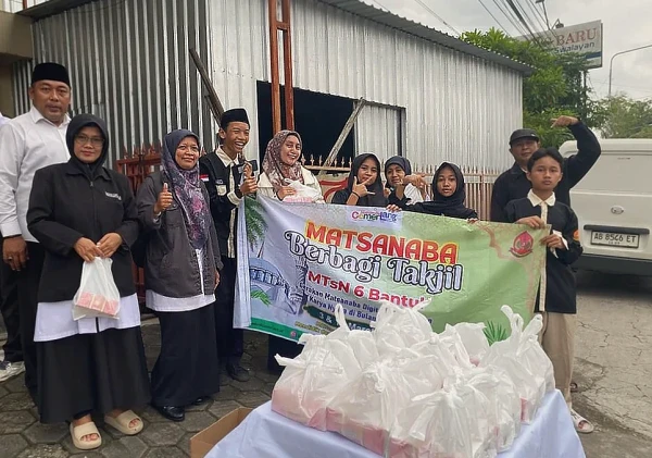Peringati Harlah ke-48, MTsN 6 Bantul Bagikan 1.100 Box Takjil