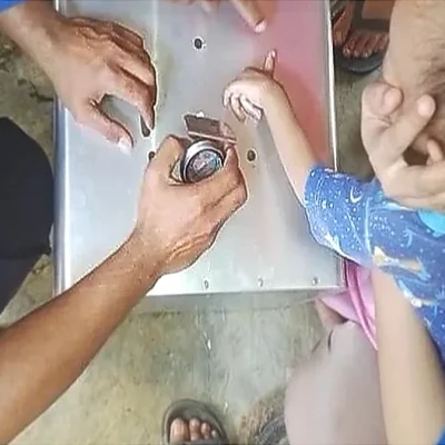 Damkar Ciledug Evakuasi Jari Balita Terjepit Oven Kue di Tangerang