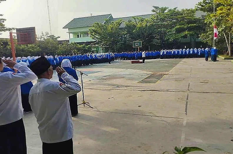 Pembina Upacara MTsN 4 Bantul Ingatkan Siswa Pentingnya Disiplin dan Mengalahkan Diri Sendiri