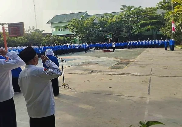 Pembina Upacara MTsN 4 Bantul Ingatkan Siswa Pentingnya Disiplin dan Mengalahkan Diri Sendiri