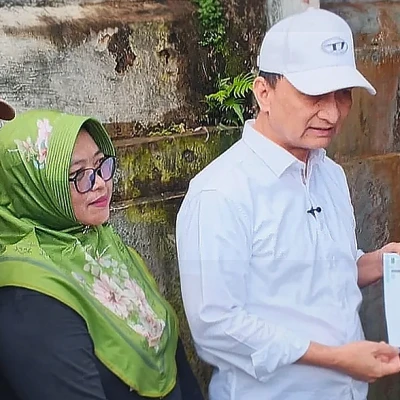 Wagub Banten Achmad Dimyati Serahkan Bantuan RTLH Rp10 Juta untuk Empat Warga Pandeglang