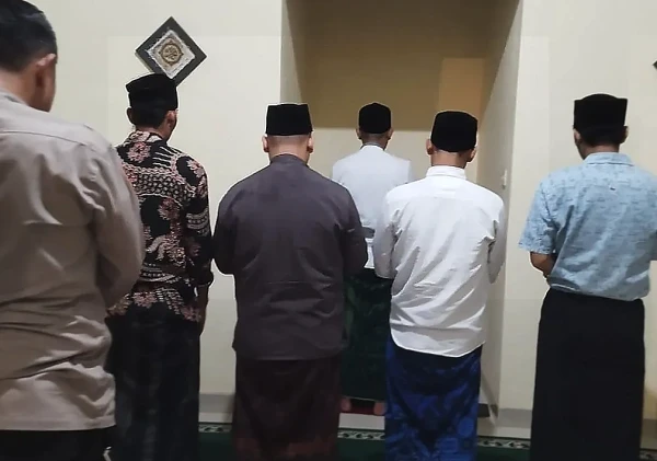 Polsek Ciomas Polresta Serkot Gelar Sholat Subuh Keliling, Pererat Silaturahmi Warga