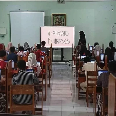 Nuansa Adat Jawa Meriahkan Pelaksanaan PPTKA/TKAD MKKS DIY di MTsN 4 Bantul