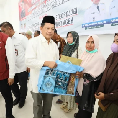 Mendagri Tito dan Mensos Serahkan Bantuan Korban Bencana Pidie Jaya