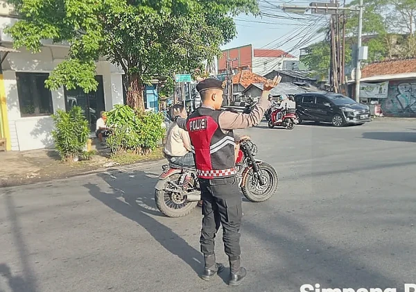 Personel Baharkam Polri Siaga Atur Lalu Lintas di Lima Titik Rawan Depok