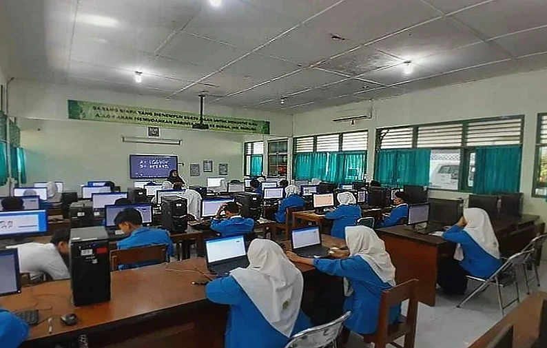 Siswa Kelas IX MTsN 4 Bantul Ikuti Ujian Praktik Fikih di Masjid
