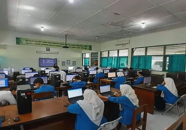 Siswa Kelas IX MTsN 4 Bantul Ikuti Ujian Praktik Fikih di Masjid
