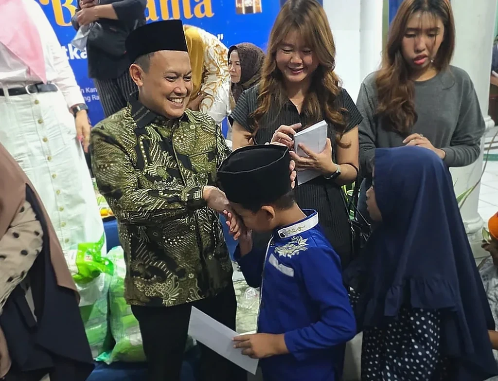 Koran Tangerang Raya dan LAN Santuni Ratusan Anak Yatim Saat Buka Puasa Bersama