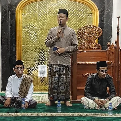 Polsek Waringinkurung dan Muspika Gelar Tarawih Kunjungan di Serang