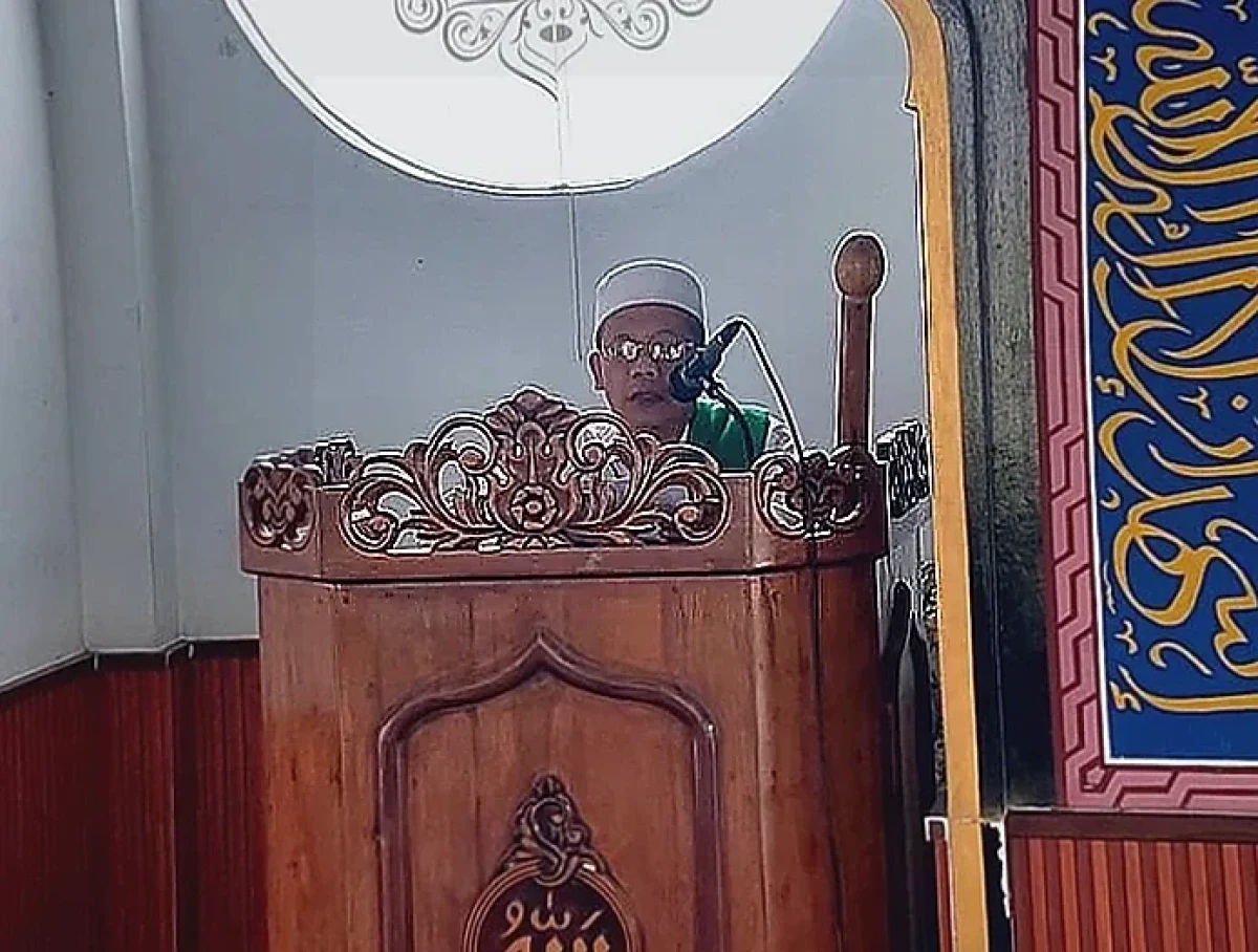 Warga Binaan dan Petugas Lapas Pemuda Madiun Ikuti Sholat Jumat Khusyuk