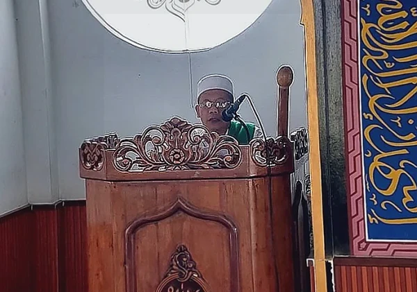 Warga Binaan dan Petugas Lapas Pemuda Madiun Ikuti Sholat Jumat Khusyuk