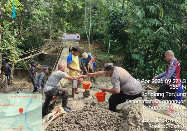 Polri dan Warga Gotong Royong Bangun Jembatan Merah Putih Presisi di Lebak
