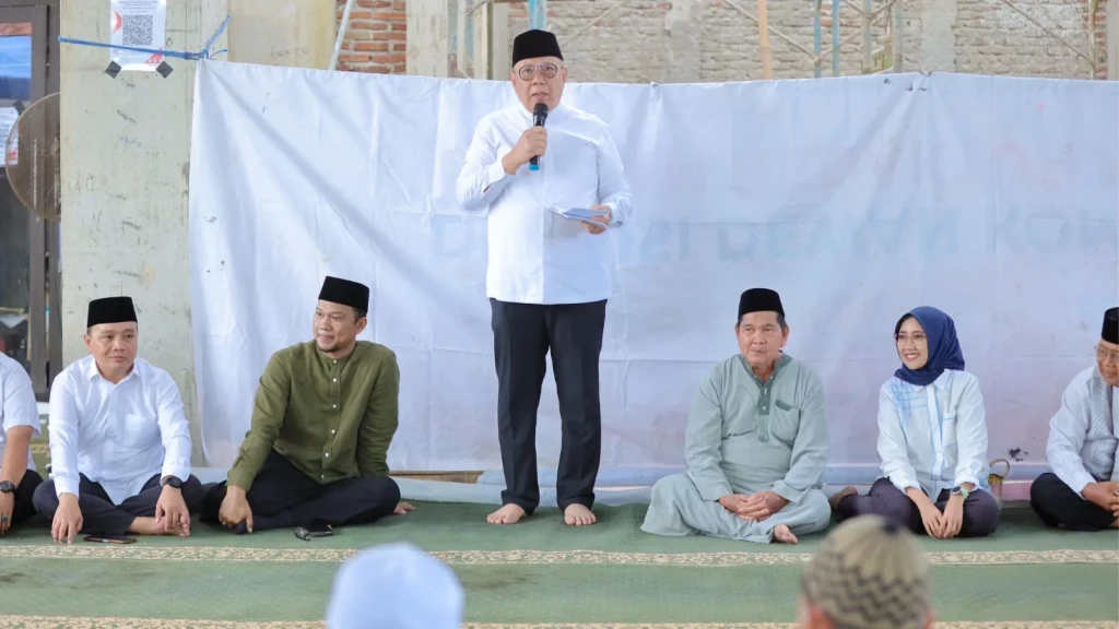 Wali Kota Tangsel Benyamin Davnie Salurkan Bantuan Rp405 Juta di Safari Ramadan 2026