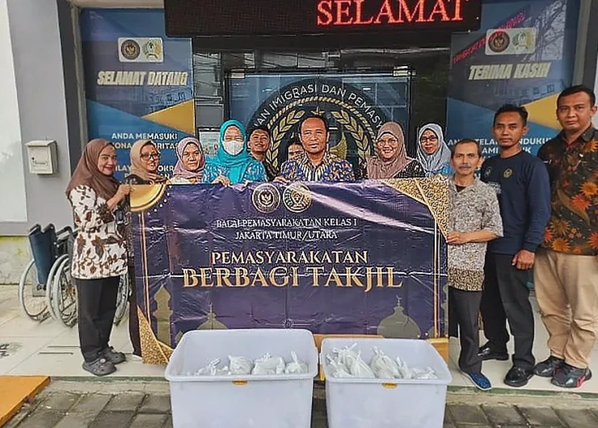 Bapas Jakarta Timur-Utara Bagikan Takjil Gratis untuk Warga dan Pengguna Jalan