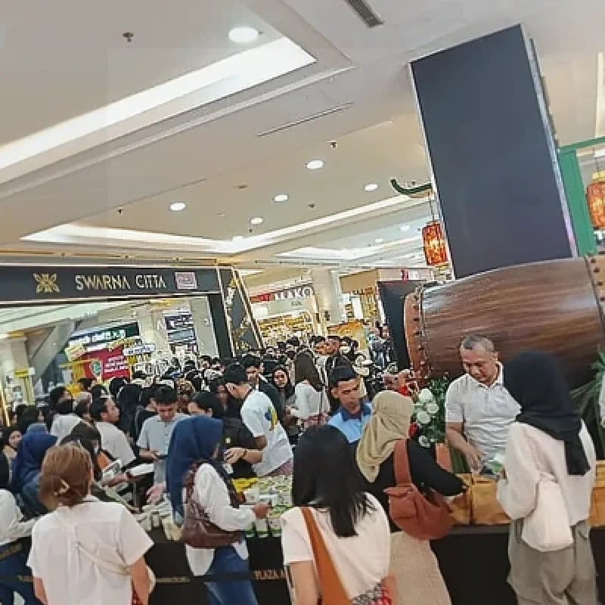 Plaza Ambarrukmo Bagikan Takjil Gratis Selama Tiga Hari Rayakan HUT ke-20