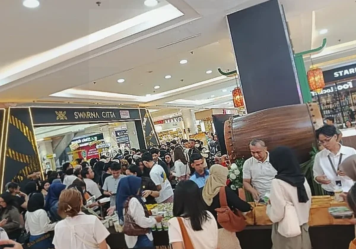 Plaza Ambarrukmo Bagikan Takjil Gratis Selama Tiga Hari Rayakan HUT ke-20
