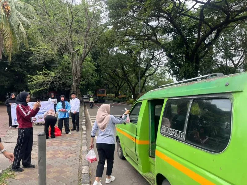 Lapas Perempuan Tangerang Gelar Jumat Berkah, Bagikan Nasi Kotak ke Warga Sekitar