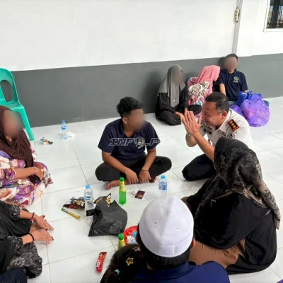 Kalapas Narkotika Karang Intan Sapa Langsung Warga Binaan dan Keluarga Saat Kunjungan