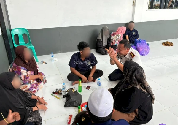 Kalapas Narkotika Karang Intan Sapa Langsung Warga Binaan dan Keluarga Saat Kunjungan