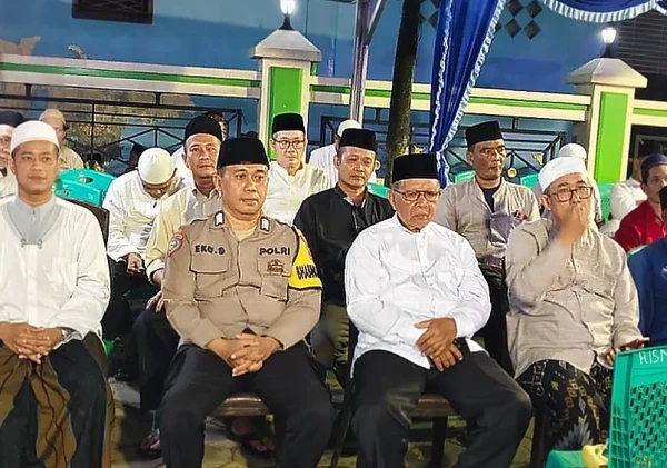 Bhabinkamtibmas Serang Hadiri Peringatan Nuzulul Qur'an, Jalin Silaturahmi Warga