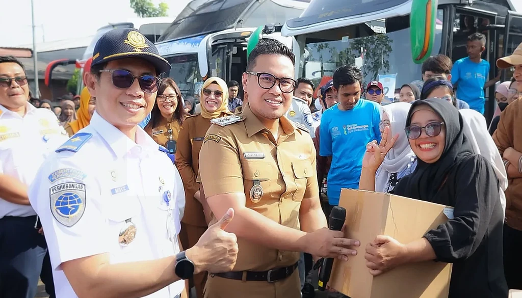 Wakil Wali Kota Tangsel dan Kemenhub Lepas Peserta Mudik Gratis 2026