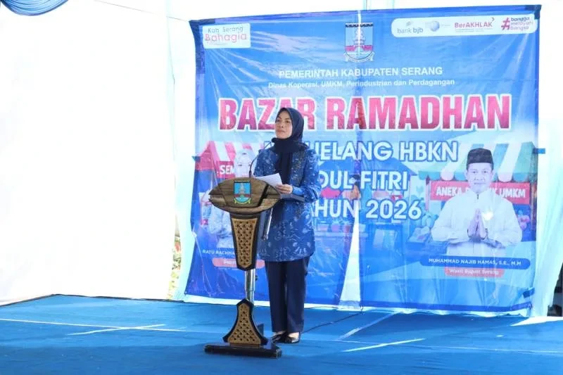 Bupati Serang Ratu Rachmatuzakiyah Buka Bazar Ramadan di Lebakwangi, Warga Antusias