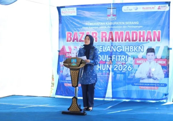 Bupati Serang Ratu Rachmatuzakiyah Buka Bazar Ramadan di Lebakwangi, Warga Antusias