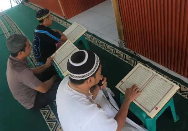 Warga Binaan Lapas Pemuda Madiun Antusias Mengaji Al-Qur'an Mandiri