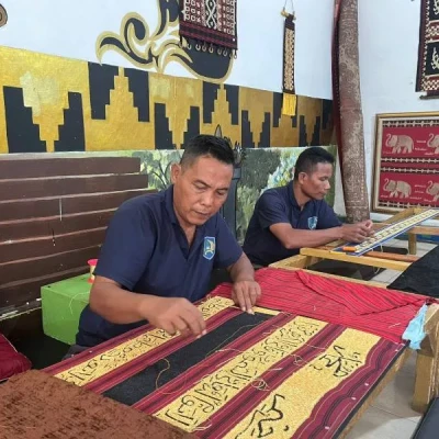 Warga Binaan Lapas Bandar Lampung Tetap Produktif Membuat Sulam Tapis