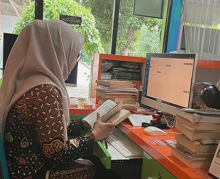 Pustakawan MTsN 6 Bantul Olah Donasi Buku dari Komunitas "Donasi Buku Kita"