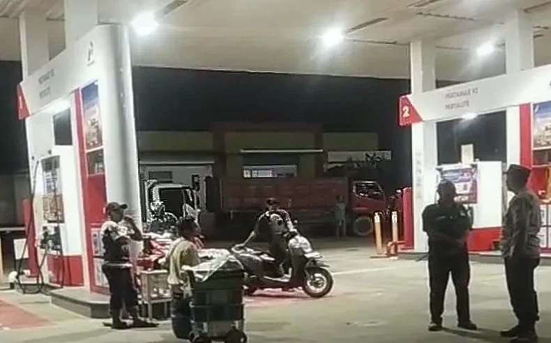 Polsek Rangkasbitung Pantau SPBU Desa Nameng, Pastikan Stok BBM Aman Setelah Antrean Panjang