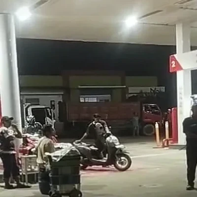 Polsek Rangkasbitung Pantau SPBU Desa Nameng, Pastikan Stok BBM Aman Setelah Antrean Panjang