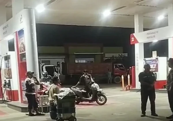 Polsek Rangkasbitung Pantau SPBU Desa Nameng, Pastikan Stok BBM Aman Setelah Antrean Panjang