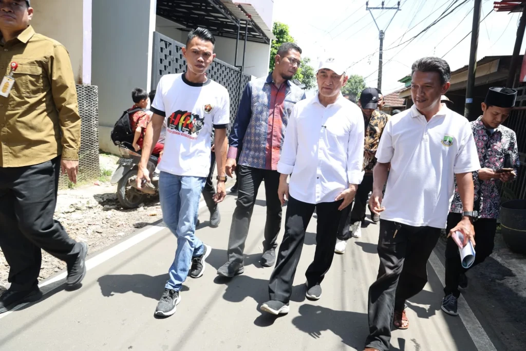 Wagub Banten Achmad Dimyati Tinjau Jalan Mulus Program Bang Andra di Lebak