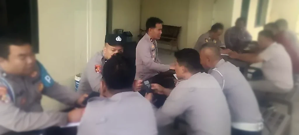 Kapolsek Kramatwatu Pimpin Rapat, Tekankan Kesiapan Operasi Idul Fitri dan Pengamanan Lalu Lintas