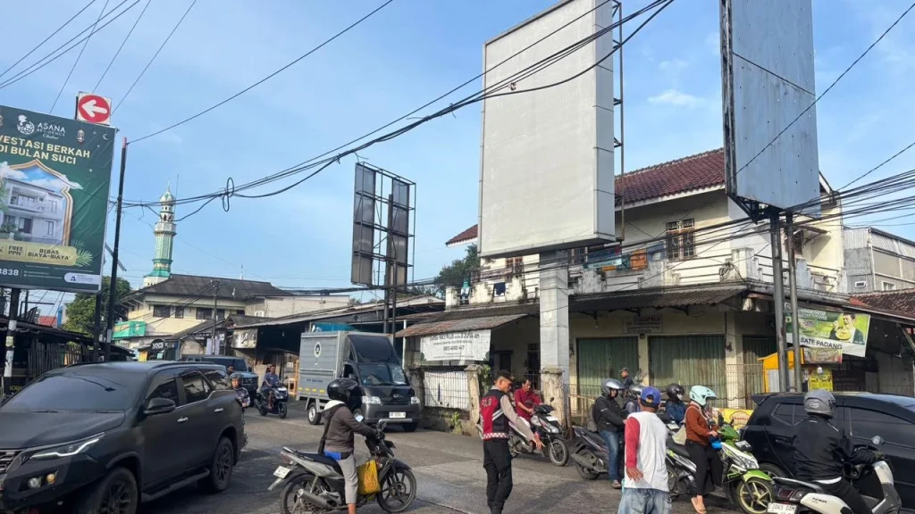 Personel Baharkam Polri Gelar Pengaturan Lalu Lintas dan Patroli di Depok