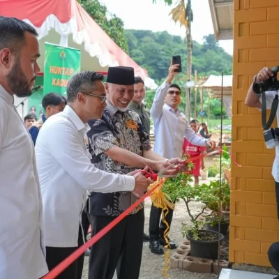 Gubernur Sumbar dan Ketum KADIN Resmikan 10 Huntap di Batu Busuak Padang
