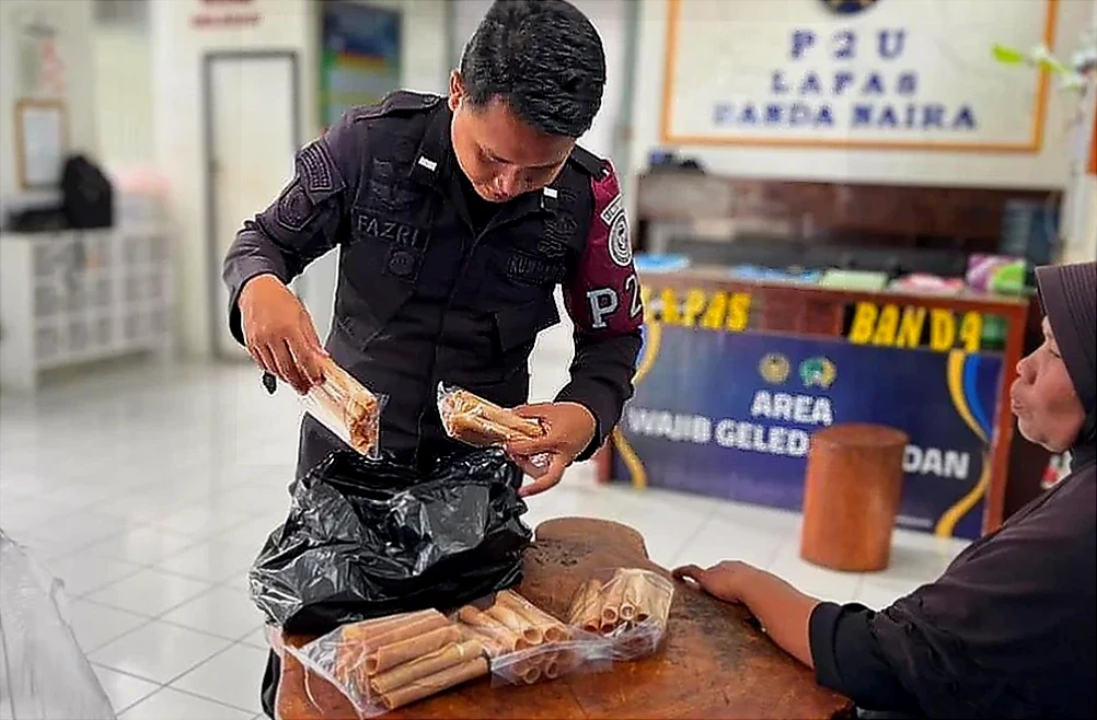 Lapas Bandanaira Perketat Pemeriksaan Pengunjung Cegah Barang Terlarang