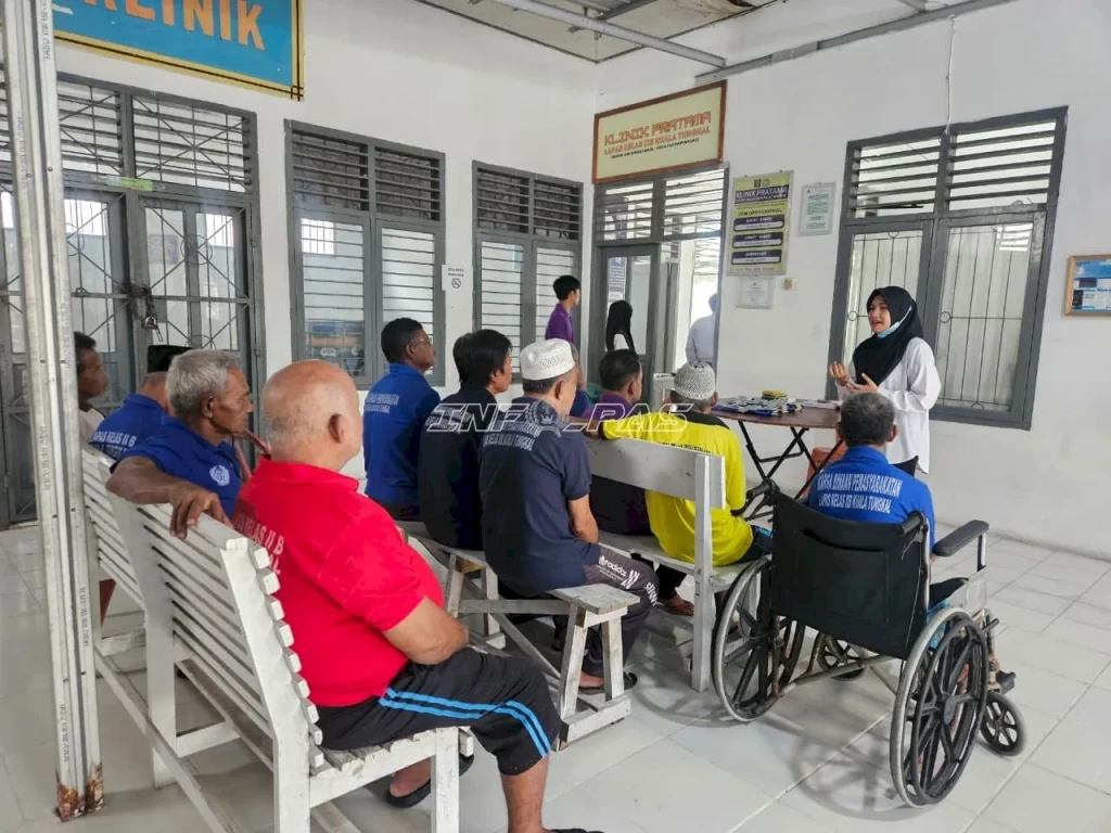 Lapas Kuala Tungkal Gelar Pos Kesehatan Lansia untuk Warga Binaan