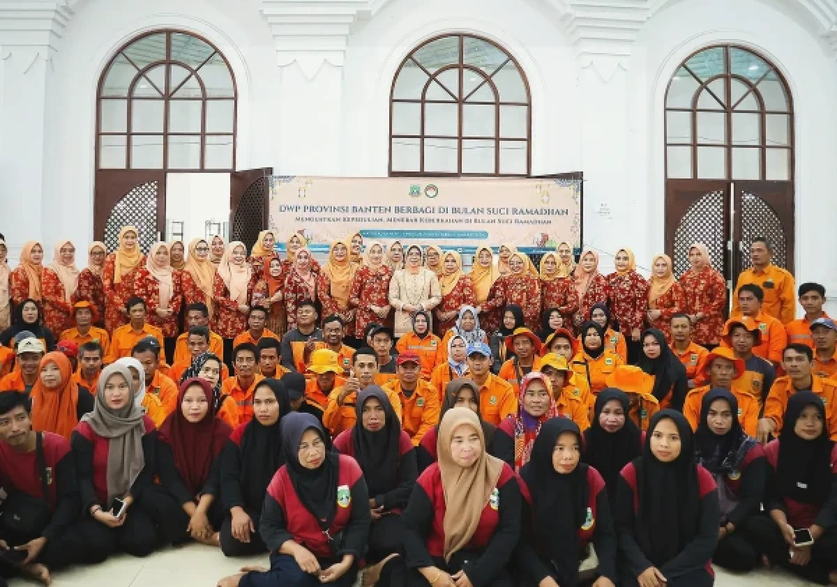 DWP Banten Salurkan 200 Paket Sembako untuk Petugas Kebersihan KP3B