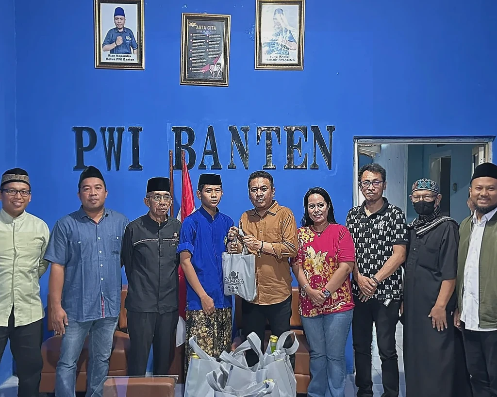 PWI Banten dan Yayasan Mengetuk Pintu Langit Salurkan Santunan Sembako untuk Anak Yatim