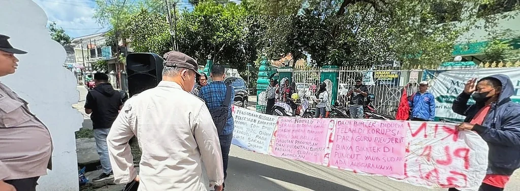Polsek Serang Kawal Aksi Unjuk Rasa LSM di Dinas Pendidikan Kabupaten Serang