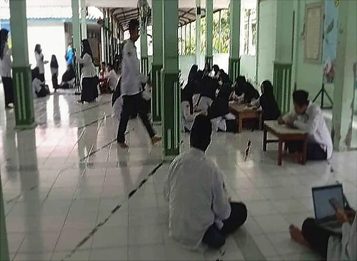 Guru dan Pegawai MTsN 4 Bantul Setor Hafalan Alquran di Masjid