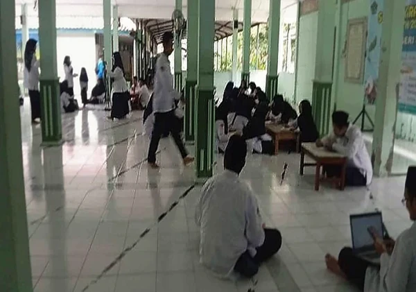 Guru dan Pegawai MTsN 4 Bantul Setor Hafalan Alquran di Masjid