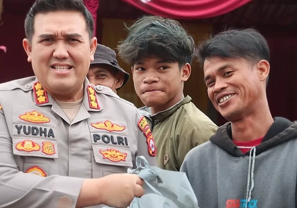 Kapolresta Serang Kota Pimpin Penanaman Jagung dan Bagikan Sembako di Padarincang