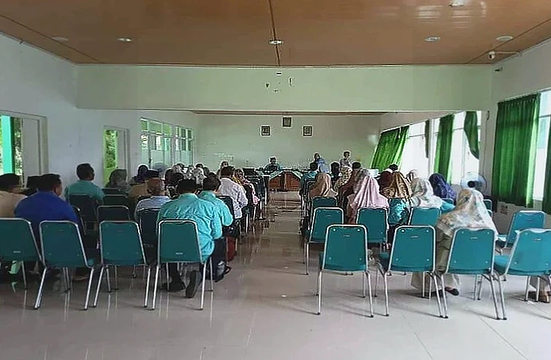 Kepala MTsN 4 Bantul Pimpin Rakor, Bahas Program Strategis dan Aturan Izin Guru