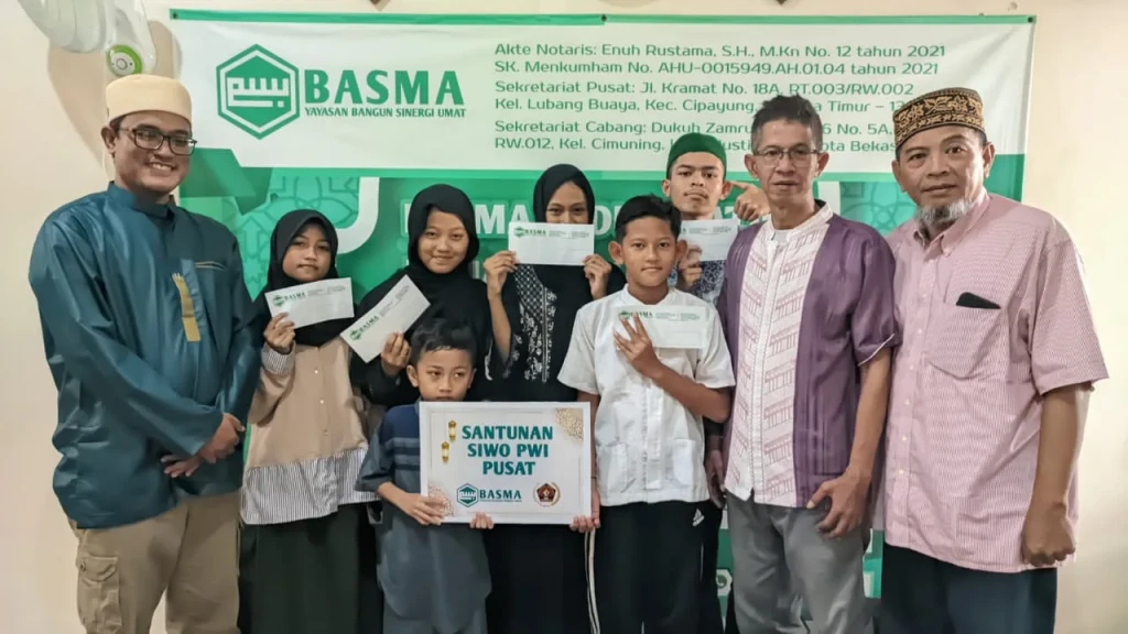 SIWO PWI Pusat Beri Santunan Anak Yatim, Dhuafa, dan Disabilitas di Jakarta Timur