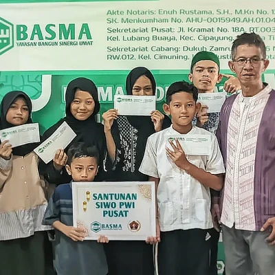 SIWO PWI Pusat Beri Santunan Anak Yatim, Dhuafa, dan Disabilitas di Jakarta Timur