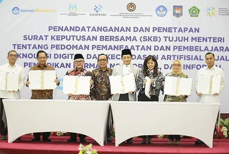 Mendagri dan Enam Menteri Teken SKB Pedoman Pemanfaatan Teknologi Digital dan AI